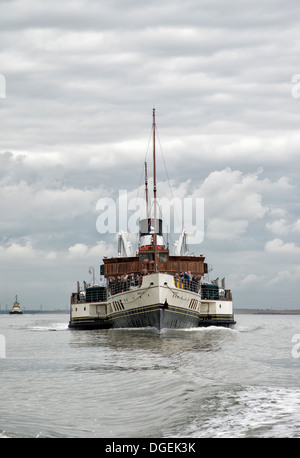 Die letzten Meer gehen Raddampfer der Welt. PS Waverley macht ihren Weg nach unten den Fluss Themse in London Stockfoto