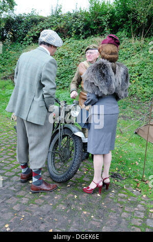 Fiel, Notts, UK. 20. Oktober 2013. Ein Wochenende am Papplwick Pumpstation, Krieg erneut Besuchszeit Britain.Vintage und klassische Fahrzeuge, Re-Enactments Birtish, USA, Polnisch bewaffnet machten. Auch Inattendance sind die King George v1, Chuchill & Montgomery. Bildnachweis: Ian Francis/Alamy Live-Nachrichten Stockfoto