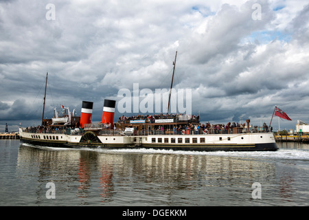 Die letzten Meer gehen Raddampfer der Welt. PS Waverley macht ihren Weg nach unten den Fluss Themse in London Stockfoto