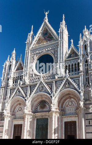 Die Metropolitan Kathedrale der Heiligen Maria Himmelfahrt ist die Kirche von Siena, Italien. Stockfoto