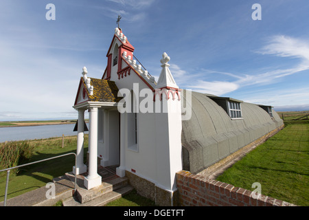 Inseln von Orkney, Schottland. Malerische externe Sicht auf die italienische Kapelle auf Orkney Insel von Lamb Holm. Stockfoto