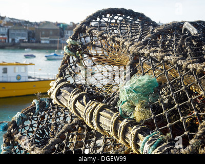 Hummer und Krabben fallen, Hafen von St. Ives, Cornwall, England Stockfoto