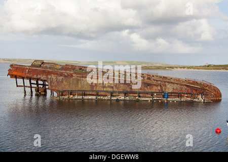Inseln von Orkney, Schottland. Die versunkenen Überreste von Liverpool nach Dublin Dampfer "Reginald" im Osten Weddell Sound. Stockfoto