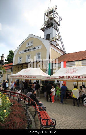 Das Salzbergwerk in Wieliczka, befindet sich in der Stadt Wieliczka im Süden Polens, liegt im Großraum Krakau. Im 13. Jahrhundert eröffnete produziert die Mine Kochsalz ununterbrochen bis 2007, als eines der ältesten Salzbergwerke der Welt in Betrieb. Stockfoto