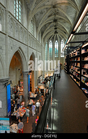 Maastricht Selexyz Dominicanen Buchhandlung befindet sich im Inneren des überflüssigen historischen gotischen Kirchengebäudes aus dem 13. Jahrhundert in Limburg, Niederlande Europa Stockfoto