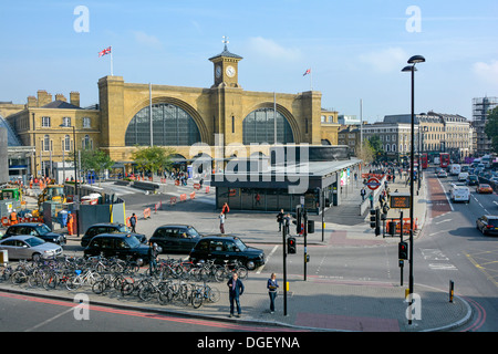 Umgebaute Kings Cross Square und Railway station Fassade Teil der Regeneration der Kings Cross station Stockfoto