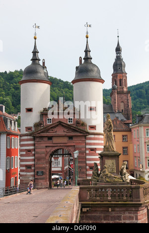 Alte Brücke-Tor in Heidelberg, Deutschland am 19. Juni 2013. Stockfoto