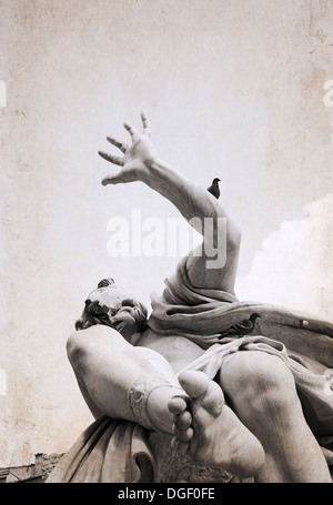Kunstwerke im Retro-Stil, Rom, Navona Platz, Brunnen der vier Flüsse Details Stockfoto