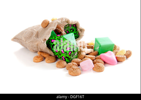 Eine Jute-Tasche mit Pfeffernuß, für die Feier des niederländischen Urlaubs "Sinterklaas" am 5. Dezember Stockfoto