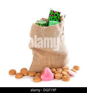 Eine Jute-Tasche mit Pfeffernuß, für die Feier des niederländischen Urlaubs "Sinterklaas" am 5. Dezember Stockfoto