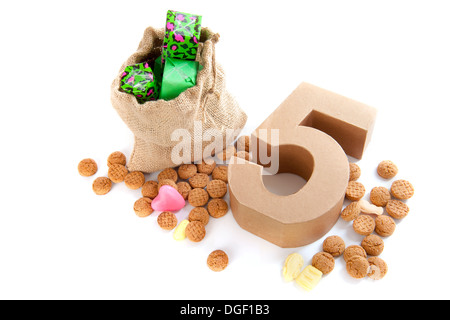 Eine Jute-Tasche mit Pfeffernuß, für die Feier des niederländischen Urlaubs "Sinterklaas" am 5. Dezember Stockfoto