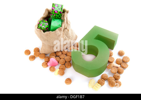 Eine Jute-Tasche mit Pfeffernuß, für die Feier des niederländischen Urlaubs "Sinterklaas" am 5. Dezember Stockfoto