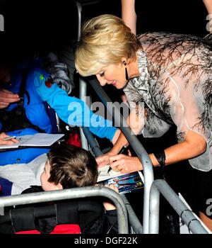 London, UK. 20. Oktober 2013. Emma Thompson besucht die World Premiere von speichern Mr.Banks auf die 57. BFI London Film Festival Cloing Night Gala am The Odeon Leicester Square, London.20-10-2013 Credit: Peter Phillips/Alamy Live News Stockfoto