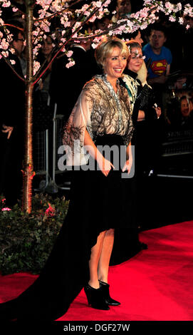 London, UK. 20. Oktober 2013. Emma Thompson besucht die World Premiere von speichern Mr.Banks auf die 57. BFI London Film Festival Cloing Night Gala am The Odeon Leicester Square, London.20-10-2013 Credit: Peter Phillips/Alamy Live News Stockfoto