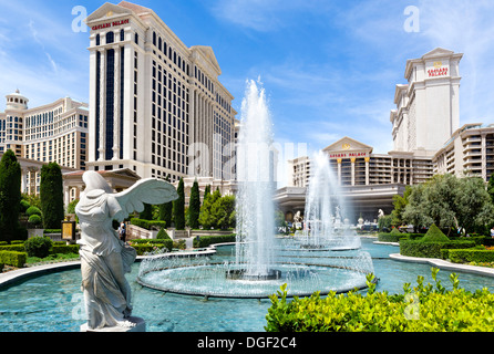 Winged Sieg von Samothrace Statue vor Caesars Palace, Las Vegas Boulevard South (The Strip), Las Vegas, Nevada, USA Stockfoto