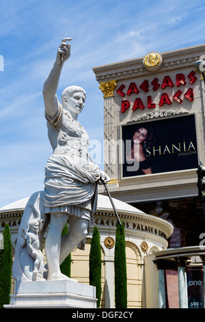 Statue vor Caesars Palace Hotel und Casino, Las Vegas Boulevard South (The Strip), Las Vegas, Nevada, USA Stockfoto