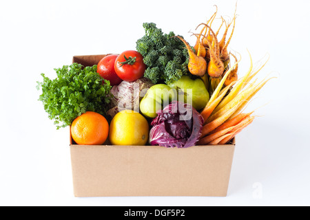 Frisches Obst und Vegtebles in einem Karton Stockfoto