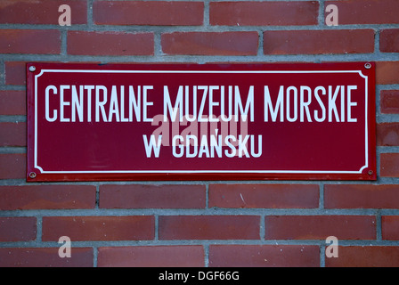 Zeichen des National Maritime Museum auf der Speicherinsel an der Mottlau in Danzig - Centralne Muzeum Morskie. Stockfoto