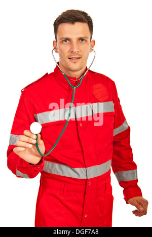 Sanitäter Mann zeigt Stethoskop isoliert auf weißem Hintergrund Stockfoto