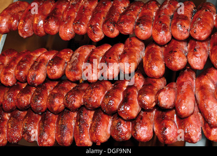 Brasilien, Foz do Iguaçu: gegrillte Würstchen auf Spieße machen Teil etwa Churrasco Tradition, hier in der Churrascaria Rafain Stockfoto