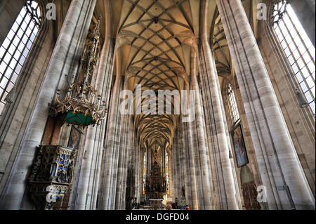 Gewölbte Decke und Chor der Hallenkirche spätgotische dreischiffige, St.-Georgs Münster, 1499, Dinkelsbühl Stockfoto