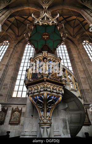 Verzierten Sandstein Kanzel mit Maßwerk, etwa 1480-90, in der spätgotische Hallenkirche, St.-Georgs Münster, Dinkelsbühl Stockfoto