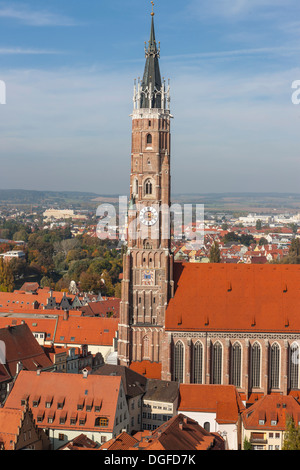 Blick von Burg Trausnitz Burg über der Altstadt von Landshut mit der Pfarrkirche St. Martin, Martinsmuenster Stockfoto