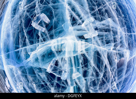 Weitwinkel-Aufnahme des Icehange - Stonehenge, die aus Eis am Baikalsee in Sineria Stockfoto