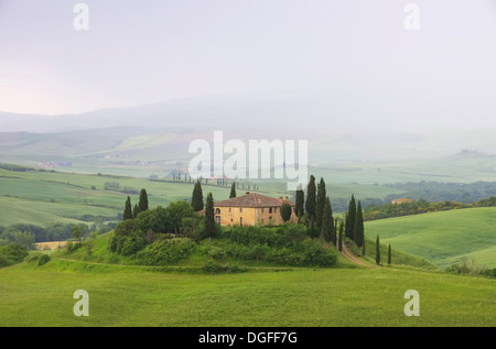 Toskana Haus Im Nebel - Toskana Haus im Nebel 13 Stockfoto