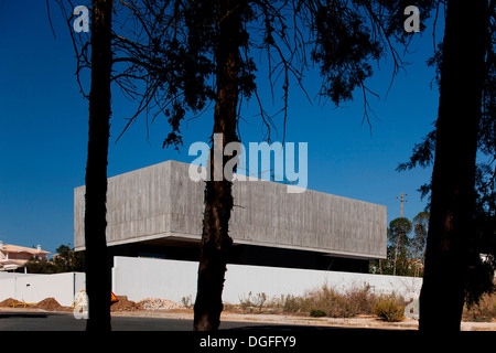 Haus in Aldeia Juso, Aldeia do Juso, Portugal. Architekt: ARX Arquitectos, 2011. Straße Höhe. Stockfoto