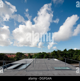 Haus in Aldeia Juso, Aldeia do Juso, Portugal. Architekt: ARX Arquitectos, 2011. Blick von der Dachterrasse. Stockfoto