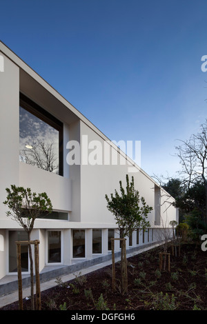 Francisco de Arruda School, Lissabon, Portugal. Architekt: José Neves, 2013. Fassade-Perspektive. Stockfoto