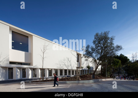 Francisco de Arruda School, Lissabon, Portugal. Architekt: José Neves, 2013. Gesamtansicht der Schuleintritt. Stockfoto