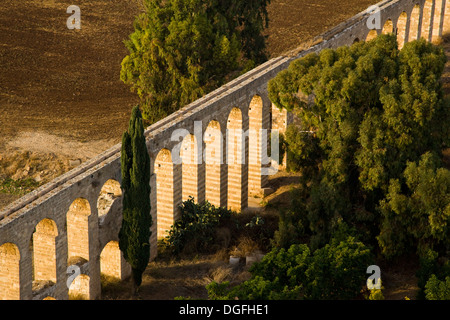 Eine Luftaufnahme der Aquädukt in der Nähe von Lohamei Hagetaot Stockfoto