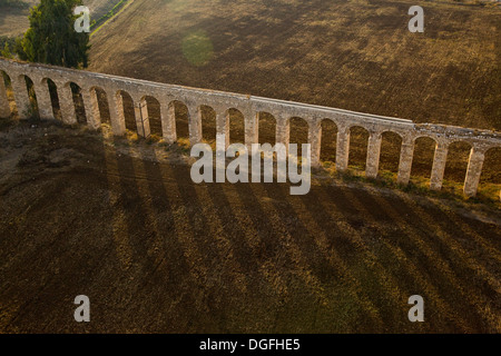 Eine Luftaufnahme der Aquädukt in der Nähe von Lohamei Hagetaot Stockfoto