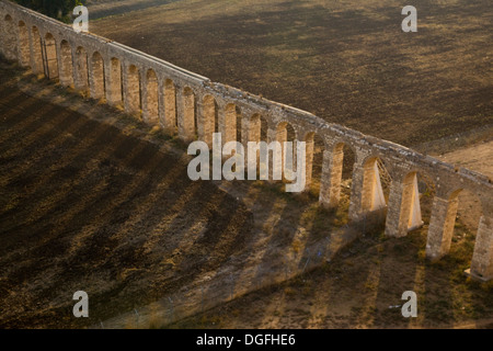 Eine Luftaufnahme der Aquädukt in der Nähe von Lohamei Hagetaot Stockfoto