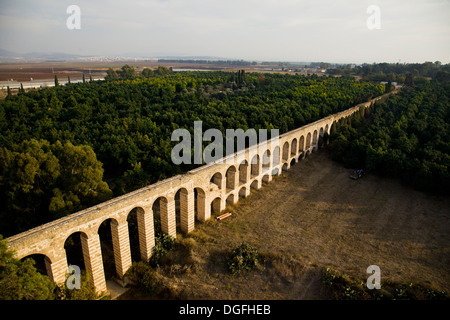 Eine Luftaufnahme der Aquädukt in der Nähe von Lohamei Hagetaot Stockfoto