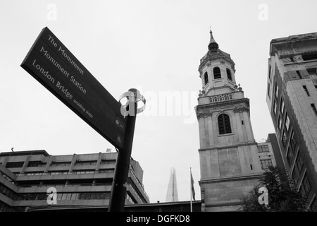 LONDON - 21.September: St. Magnus der Märtyrer mit Shard, untere Thames Street am 21. September 2013, während des jährlichen Open House Stockfoto