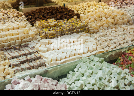 Türkische Süßigkeiten im großen Basar, Istanbul Stockfoto