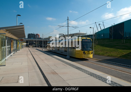 Metrolink tram Haltestelle Etihad Campus auf der Ostlinie Manchester Eastlands, Manchester, England, UK Stockfoto