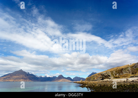 Sgur Na Stri, schwarz Cullins betrachtet über Loch Scavaig, Elgol auf der Isle Of Skye. Stockfoto