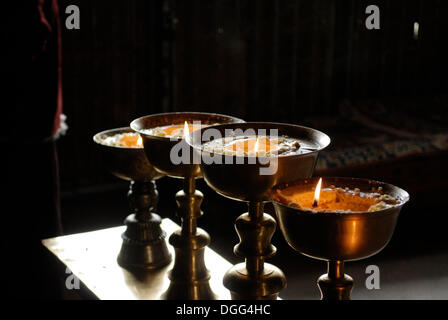 Brennen Butterlampen in Mindroling Kloster, Tibet, China, Asien Stockfoto