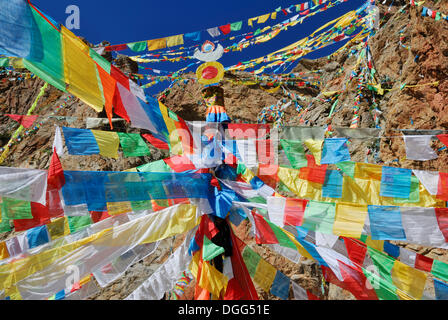 Gebet Fahnen, Namtso See, Heavenly Lake, Tibet, China, Asien Stockfoto