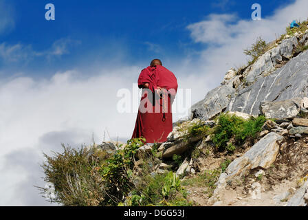 Tibetischer Mönch im Kloster Ganden in der Nähe von Lhasa, Tibet, China, Asien Stockfoto