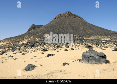 Zeugen-Berg, schwarze Wüste, in der Nähe der Oase Bahariya, westliche Wüste, Ägypten, Afrika Stockfoto