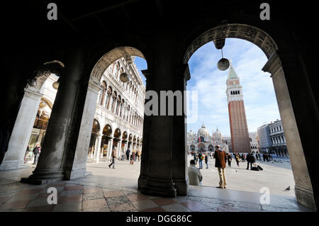 Markusplatz, der Markusdom, Markusturm, Venedig, Veneto, Italien, Europa Procuratoria Stockfoto