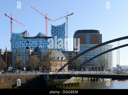 Elbphilharmonie im Bau und der Hanseatic Trade Center HTC, Kehrwiderspitze, HafenCity-Viertel Stockfoto