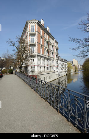 Jugendstil-Gebäude auf Isbekkanal, Stadtteil Hoheluft, Hamburg Stockfoto