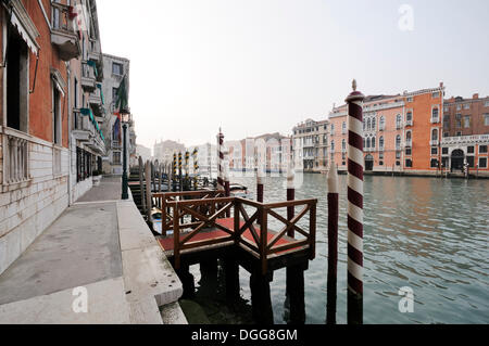 Blick auf den Canal Grande, Canal Grande, mit Palazzo Tiepoletto Passi, Palazzo Soranzo Pisani, Palazzo Tiepolo Passi Stockfoto