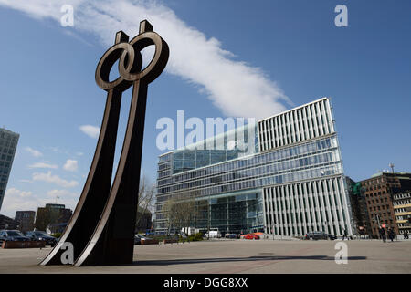 Skulptur auf dem Vorplatz der Deichtorhallen, Deichtor-Center Bürogebäude, Hamburg Stockfoto